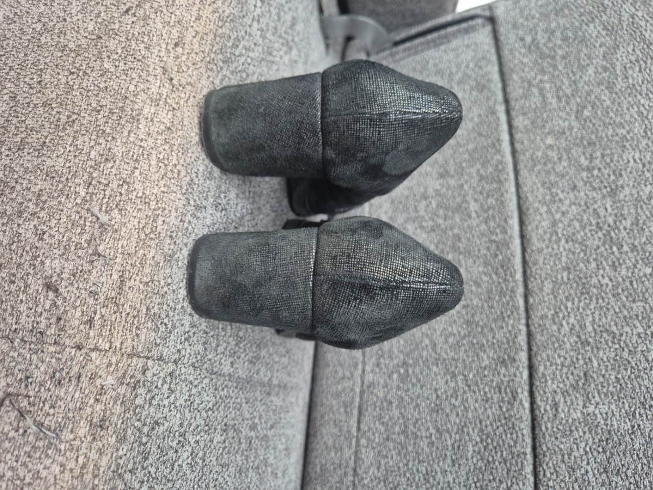 Brunate Pumps mit breitem Absatz