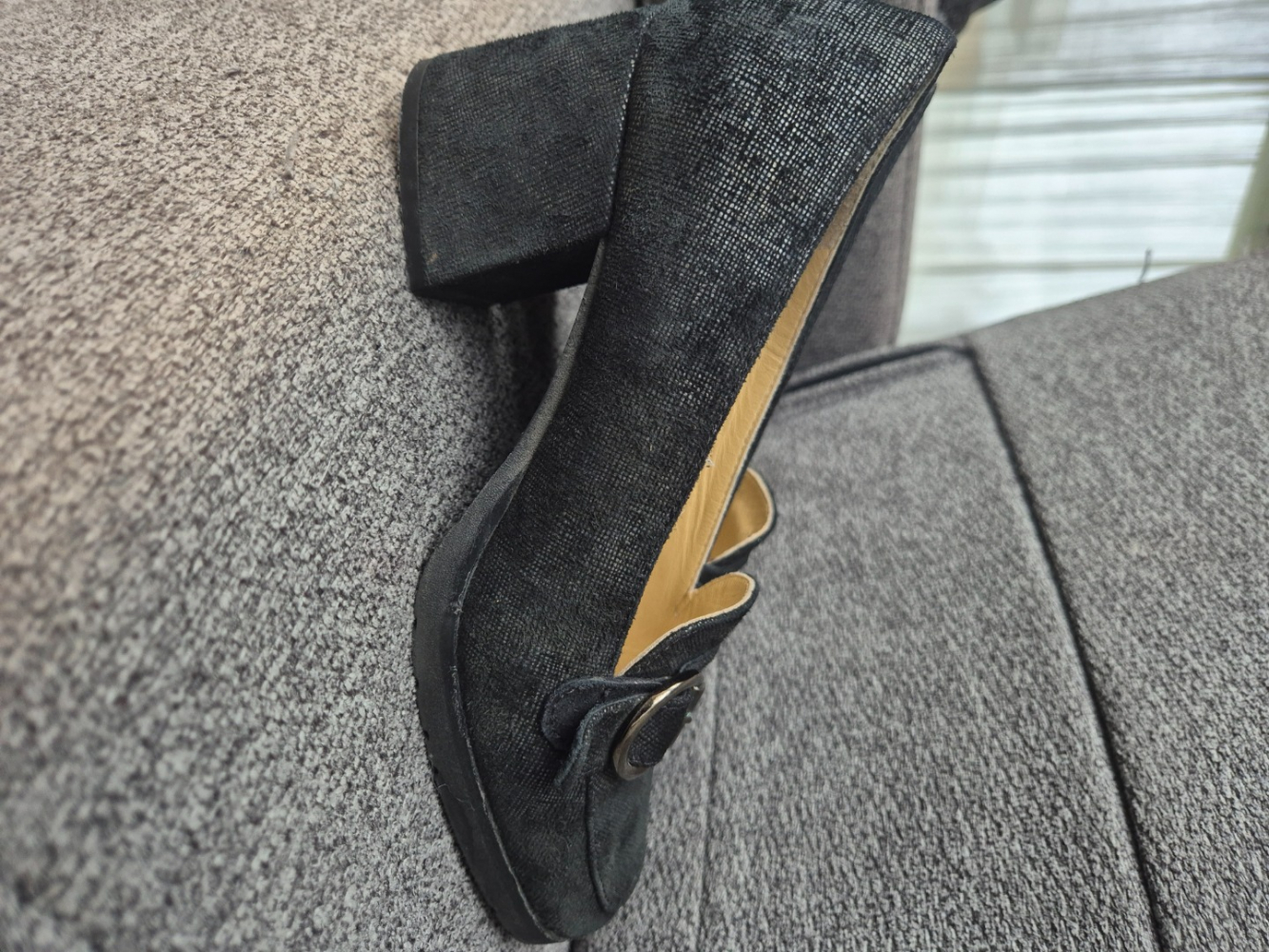 Brunate Pumps mit breitem Absatz