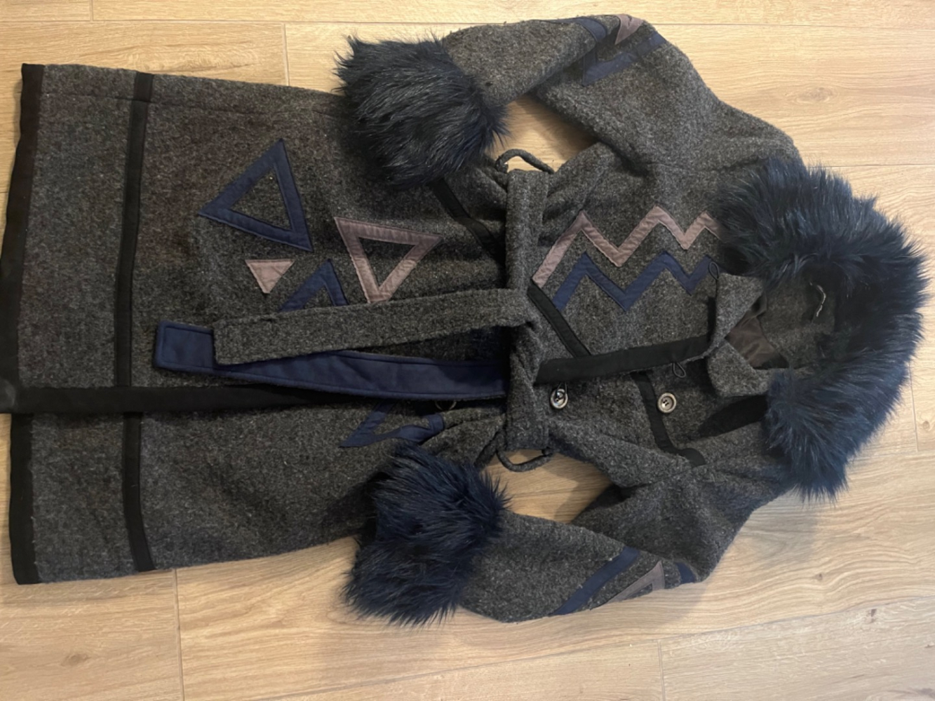 Bleu Blanc Rouge Wollmantel mit Pelzimitat, blau und grau