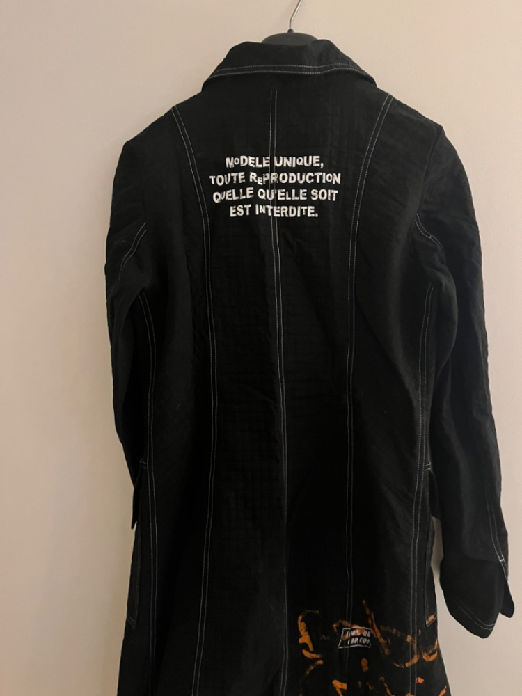 Cop.Copine Manteau noir moderne avec inscriptions