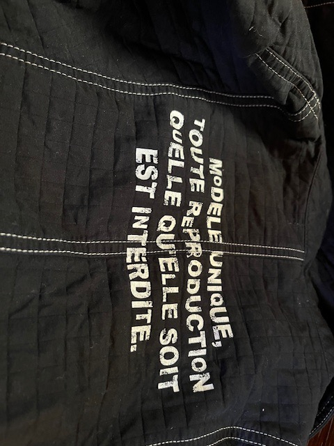 Cop.Copine Manteau noir moderne avec inscriptions