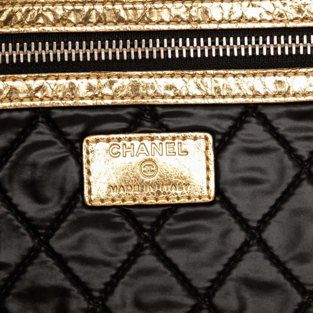 Chanel B Chanel Gold Calf Leather Metallic Crinkled skin Feministe Mais Feminine Pouch Italy