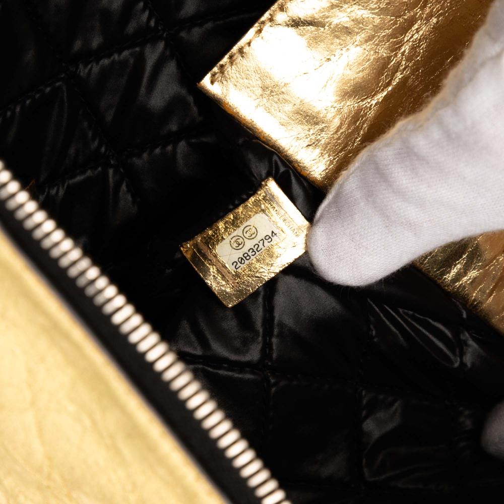 Chanel B Chanel Gold Calf Leather Metallic Crinkled skin Feministe Mais Feminine Pouch Italy