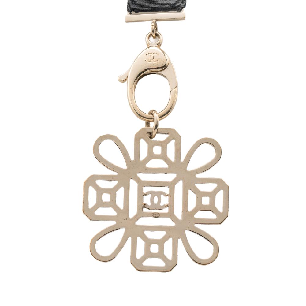 Chanel AB Chanel Gold Gold Plated Metal Rhinestones Embellished Snowflake Pendant Necklace Italy