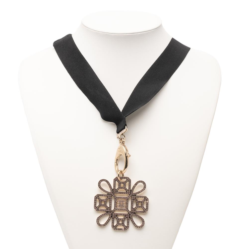 Chanel AB Chanel Gold Gold Plated Metal Rhinestones Embellished Snowflake Pendant Necklace Italy