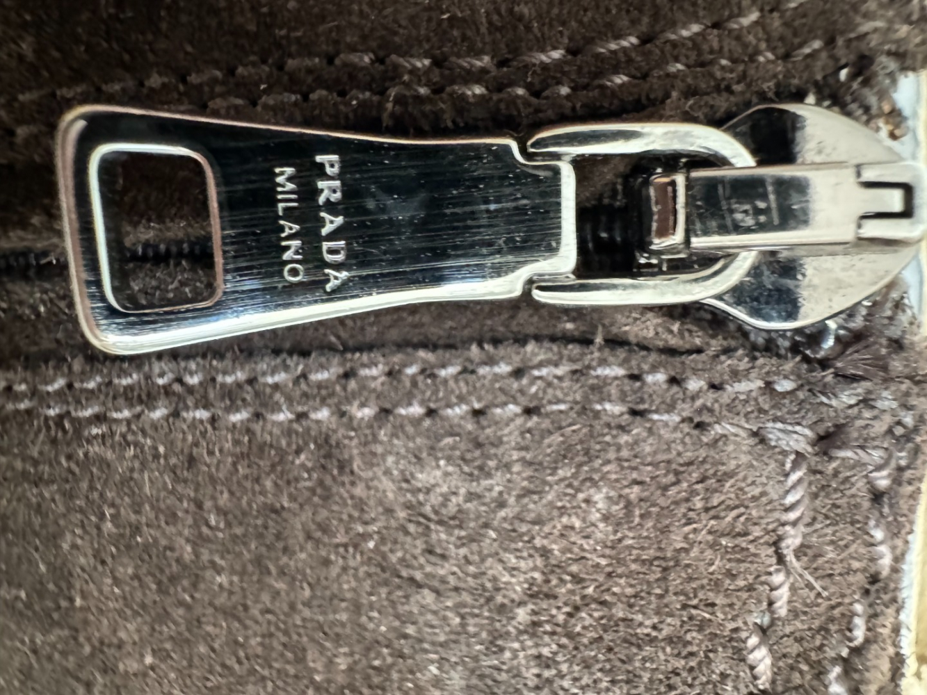 Prada Stiefel aus braunem Wildleder