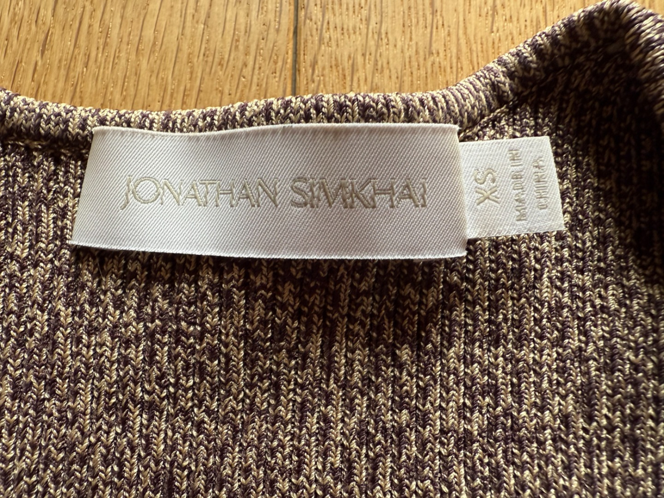 Jonathan Simkhai Alexia Oberteil mit Ausschnitt