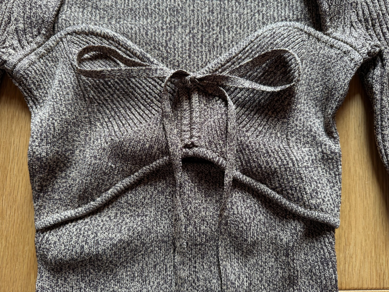 Jonathan Simkhai Alexia Oberteil mit Ausschnitt