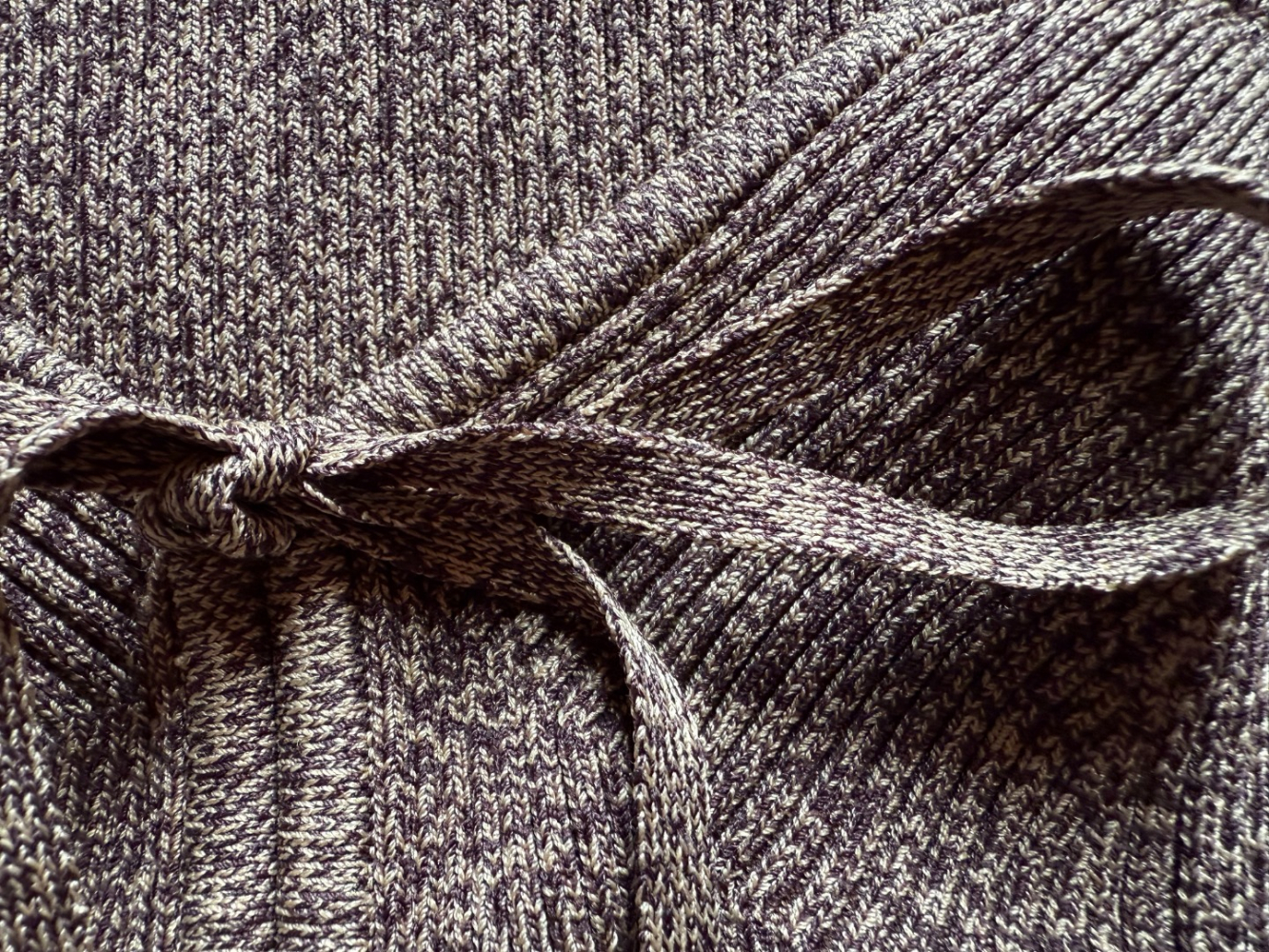 Jonathan Simkhai Alexia Oberteil mit Ausschnitt