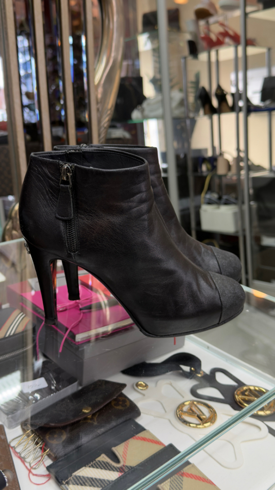 Chanel Stiefeletten