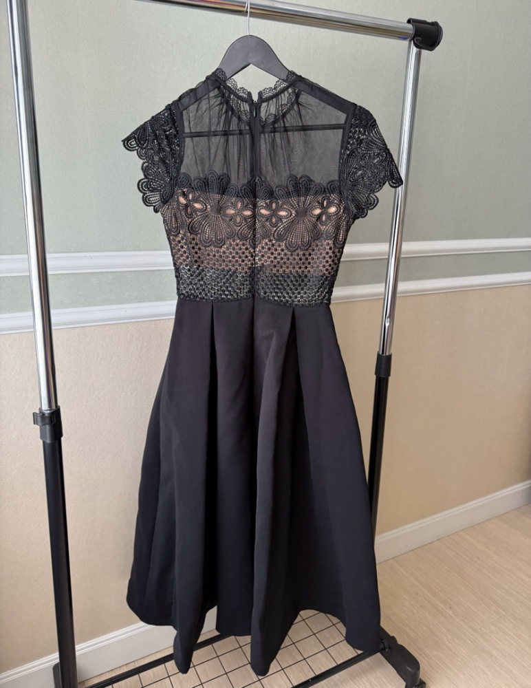 Self-Portrait Robe en dentelle