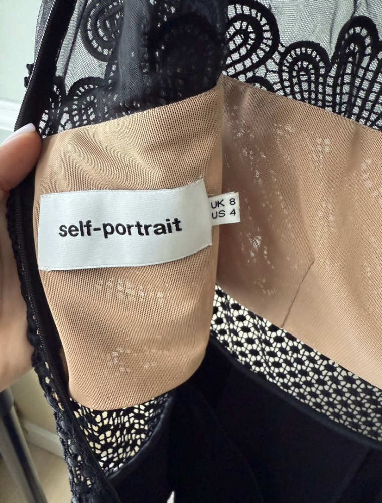 Self-Portrait Robe en dentelle