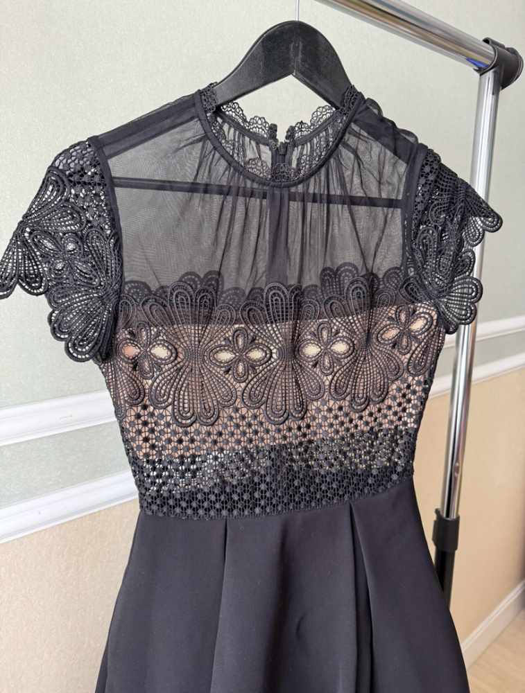 Self-Portrait Robe en dentelle