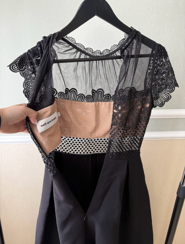 Self-Portrait Robe en dentelle