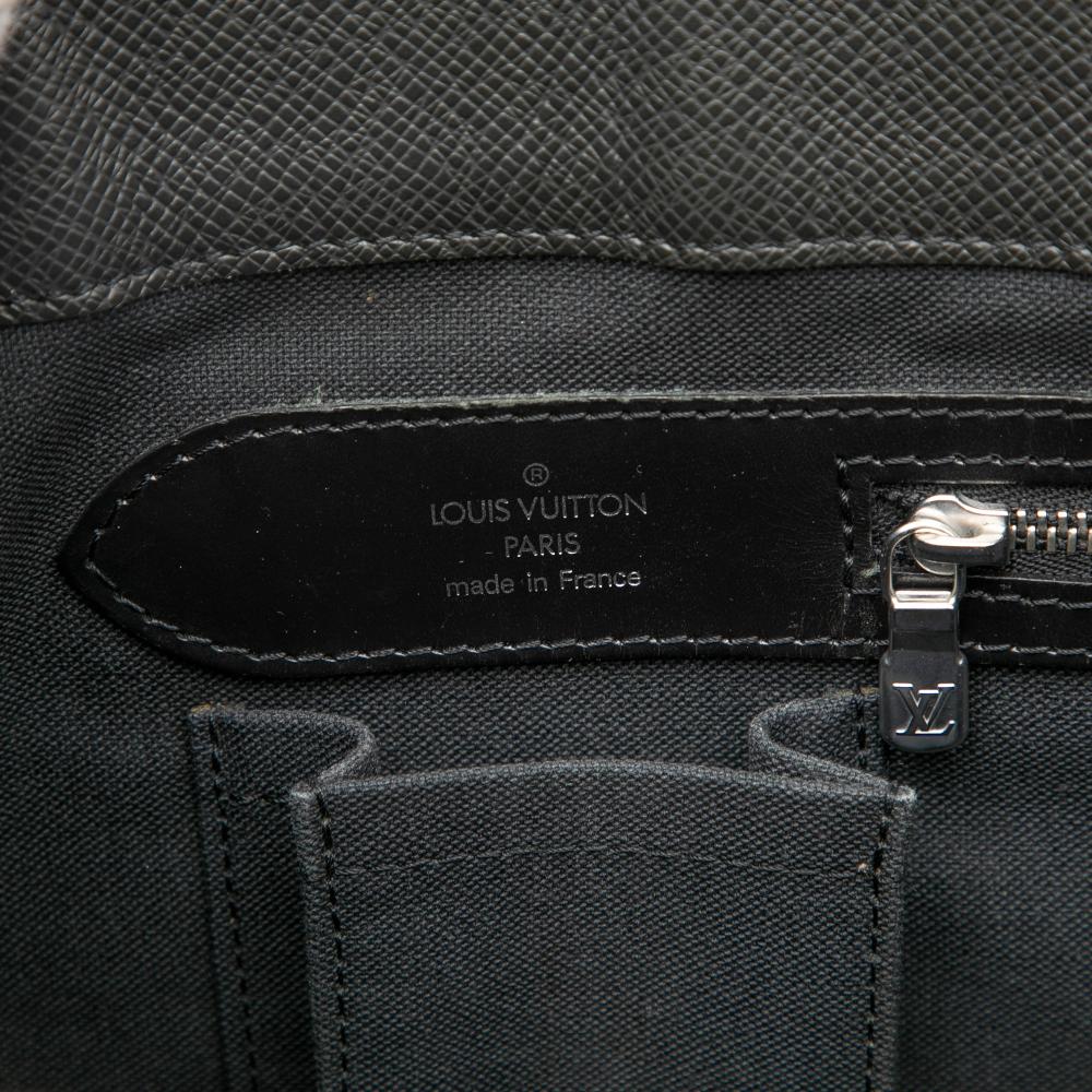 Louis Vuitton B Louis Vuitton Black Taiga Leather Leather Taiga Kasbek GM France