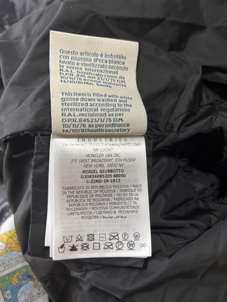 Moncler Marineblaue Daunenjacke