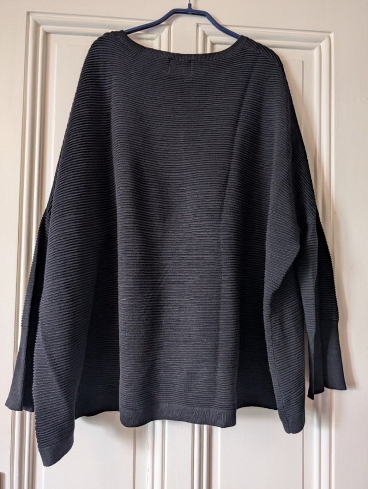 Gestuz Black oversized sweater design & lagenlook TU