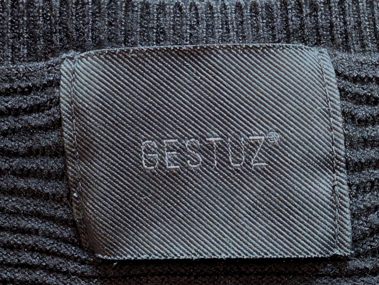 Gestuz Black oversized sweater design & lagenlook TU