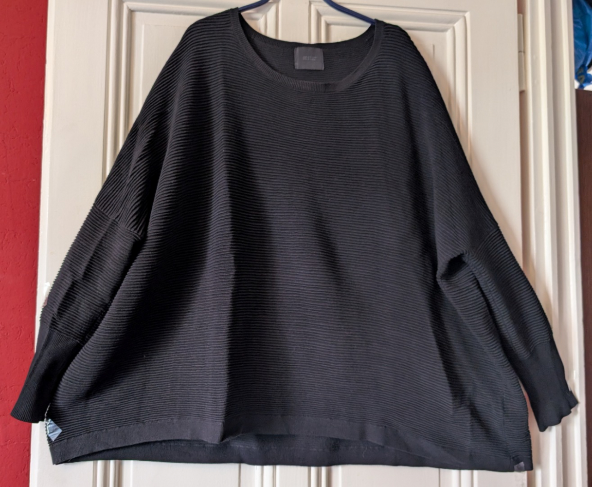 Gestuz Black oversized sweater design & lagenlook TU
