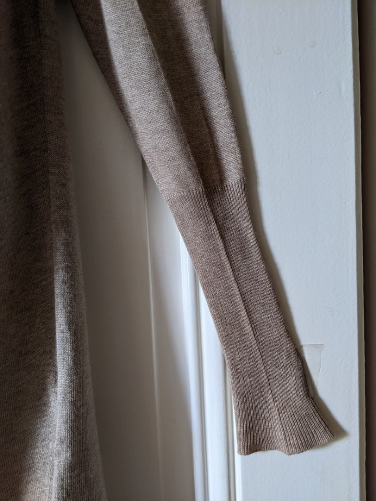 BCBG Max Azria Feiner Cardigan aus Seidenstrick S