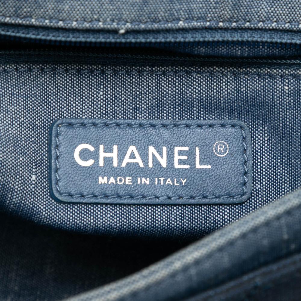 Chanel B Chanel Blue Navy Denim Fabric Medium Bicolor Quilted Medallion Flap Italy