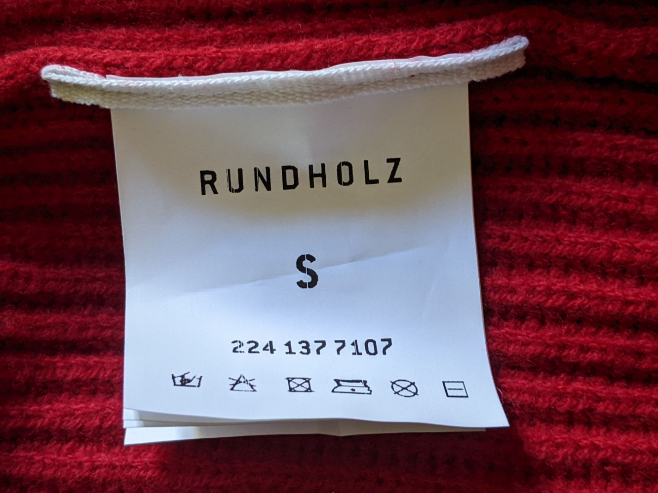 Rundholz Strickjacke in tiefem Rot aus 100% Schurwolle TU