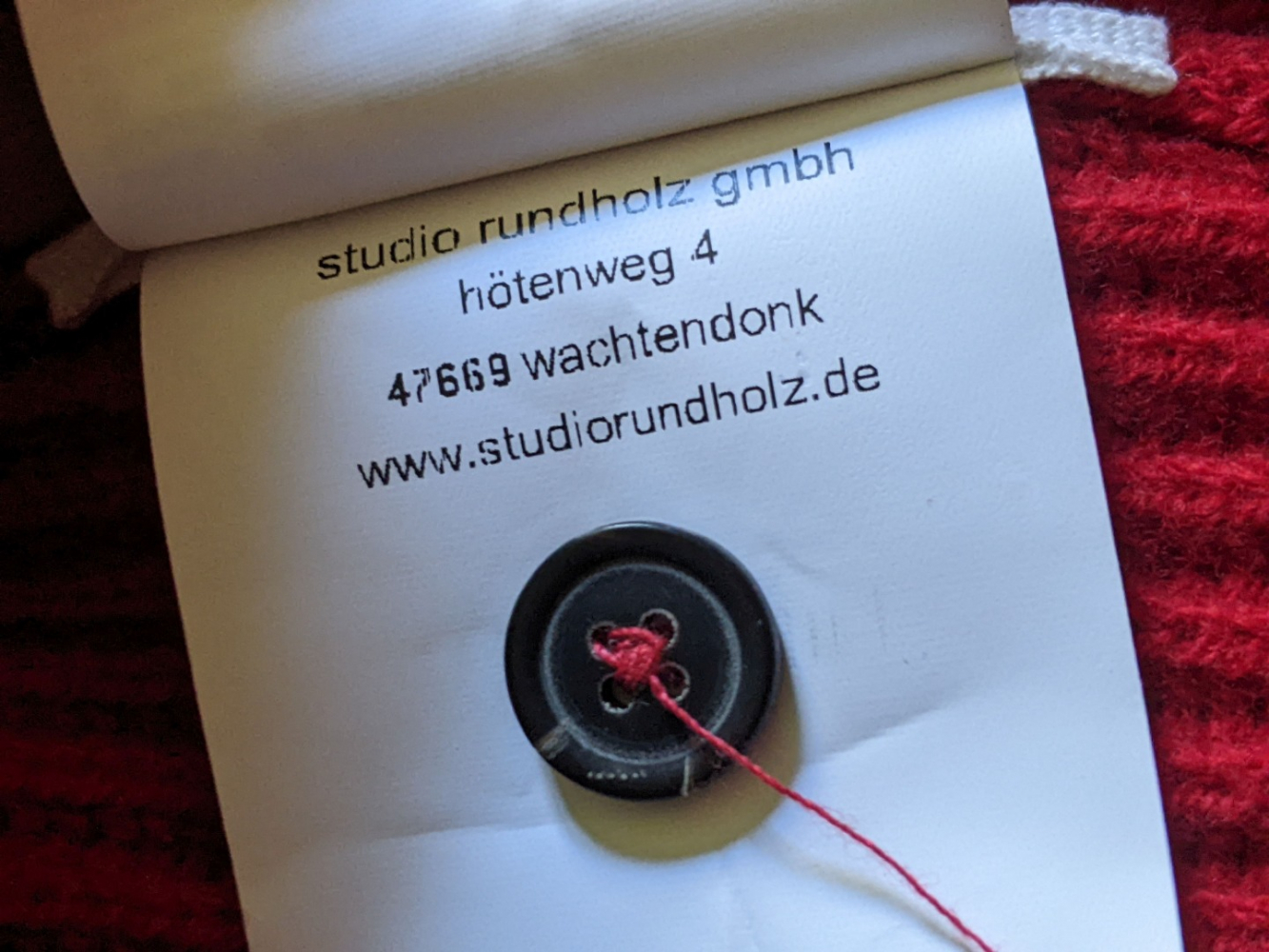 Rundholz Strickjacke in tiefem Rot aus 100% Schurwolle TU