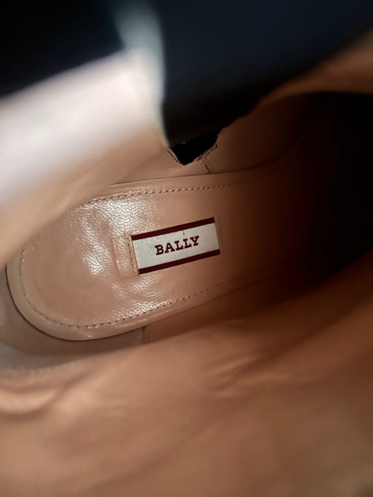 Bally Lässig