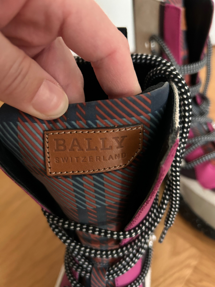 Bally Lässig