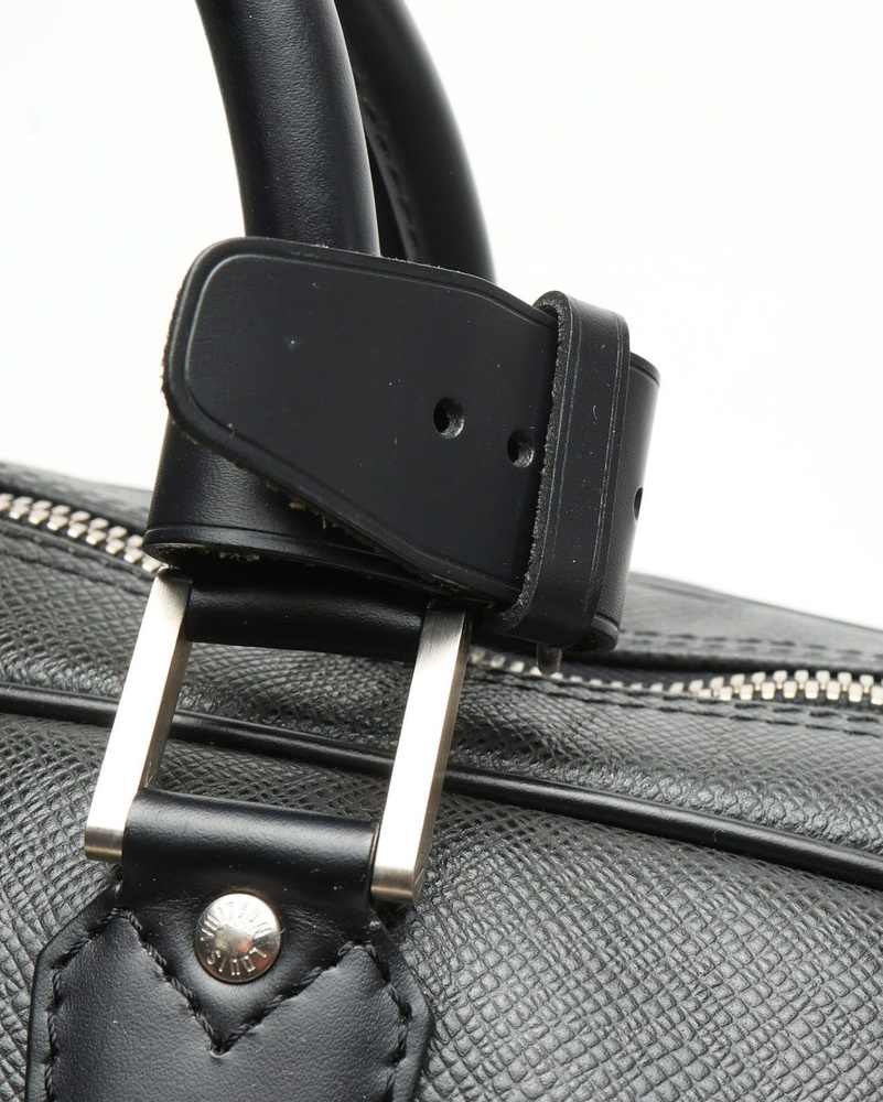 Louis Vuitton Taiga Kendall GM Weekend Bag