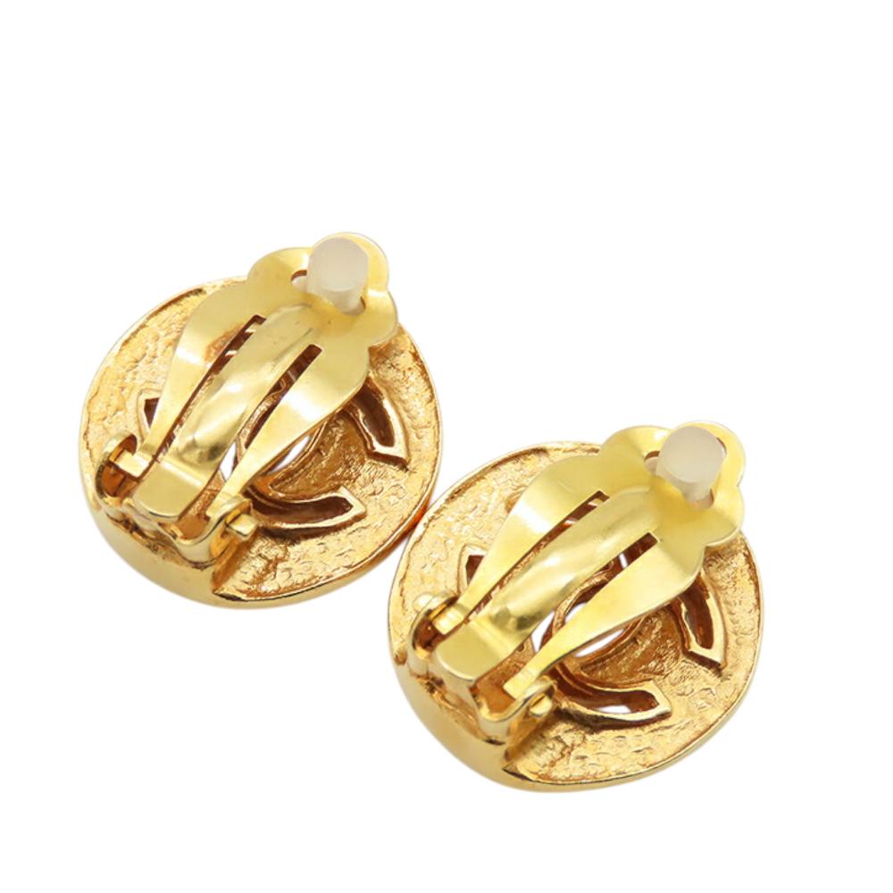 Chanel B Chanel Gold Gold Plated Metal CC Round Clip-on Earrings France