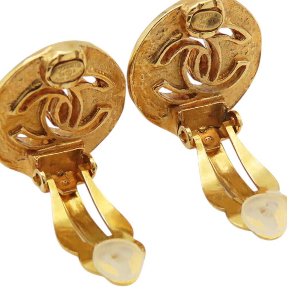 Chanel B Chanel Gold Gold Plated Metal CC Round Clip-on Earrings France