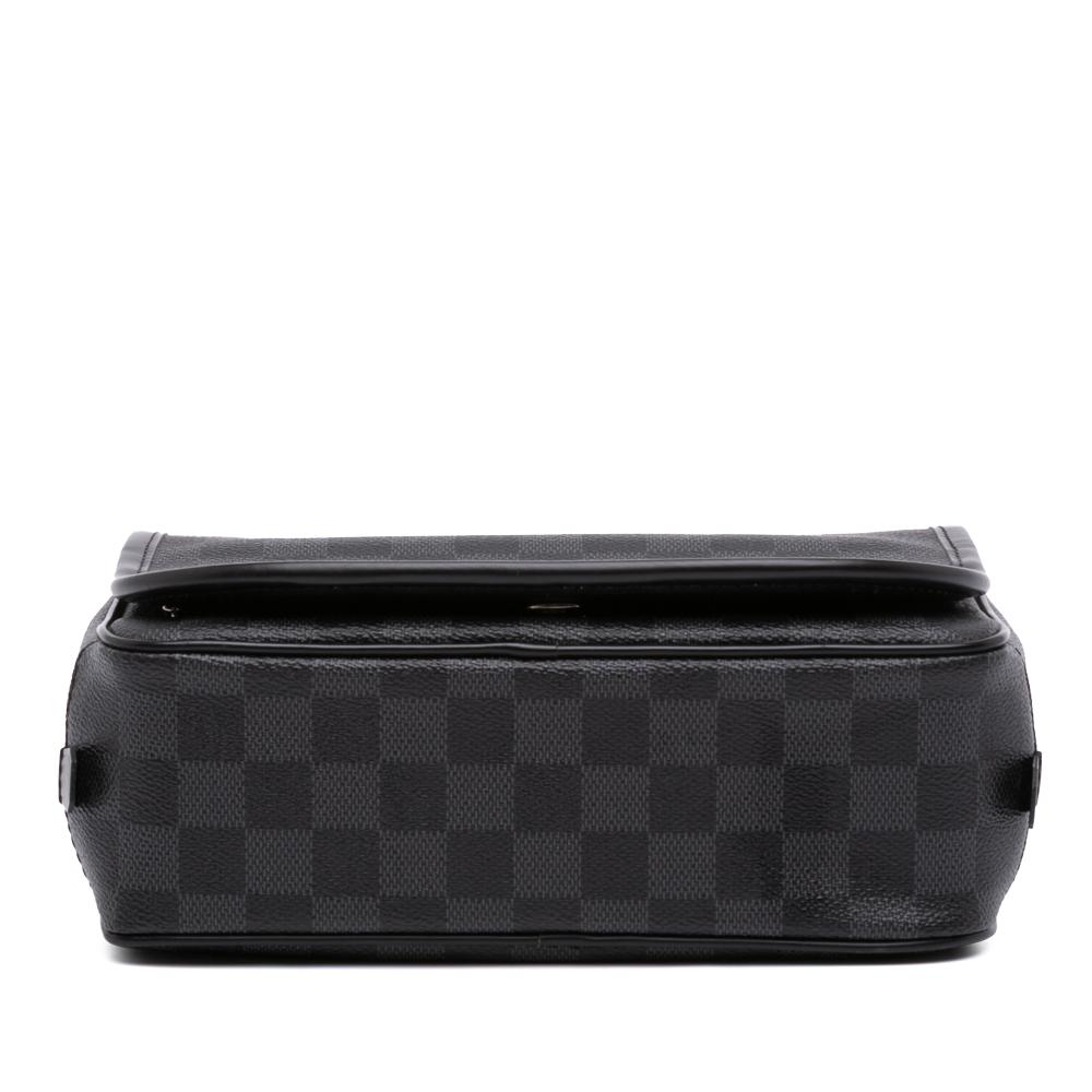 Louis Vuitton B Louis Vuitton Black Damier Canvas Canvas Damier Graphite Hanging Toiletry Kit Pouch France