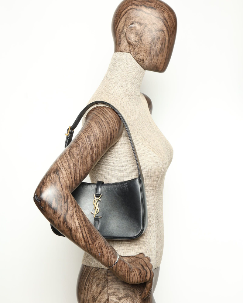 Saint Laurent Le 5 à 7 Hobo Bag