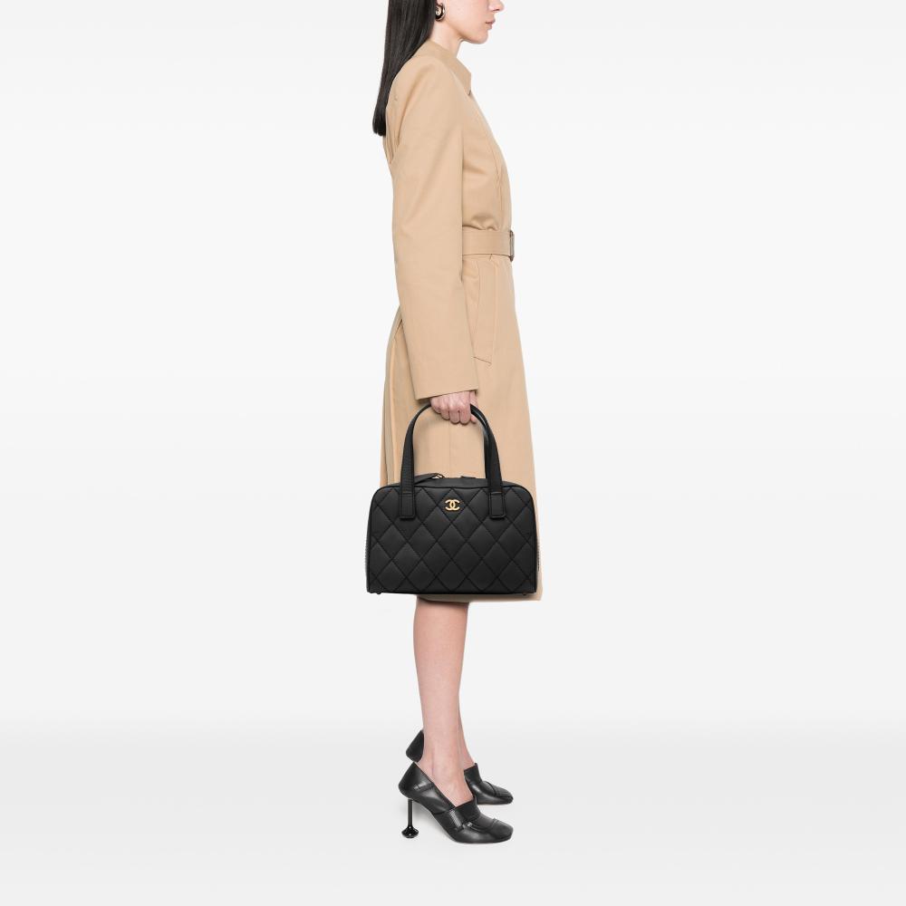 Chanel B Chanel Black Calf Leather CC Quilted skin Wild Stitch Handbag Italy