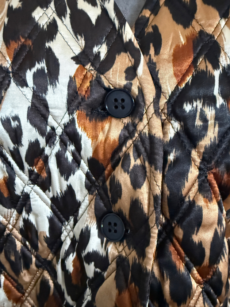 Eva Kayan Sleeveless quilted jacket