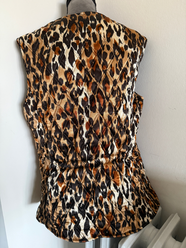 Eva Kayan Sleeveless quilted jacket