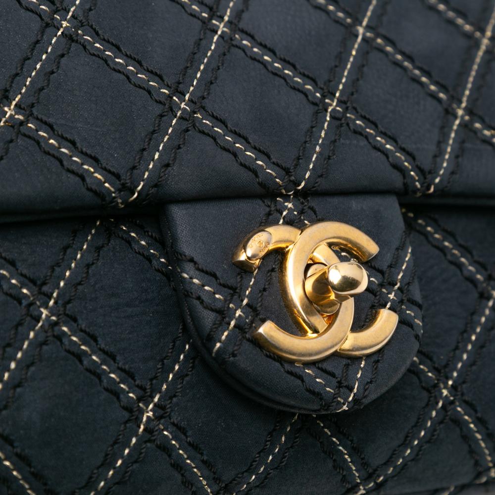 Chanel B Chanel Blue Navy Calf Leather Medium Quilted skin Triple Stitched Flap Italy