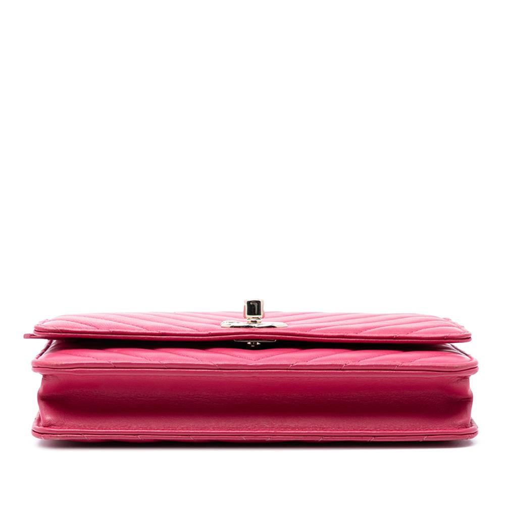 Chanel B Chanel Pink Lambskin Leather Leather Chevron Lambskin Trendy CC Chain Wallet on Chain Italy