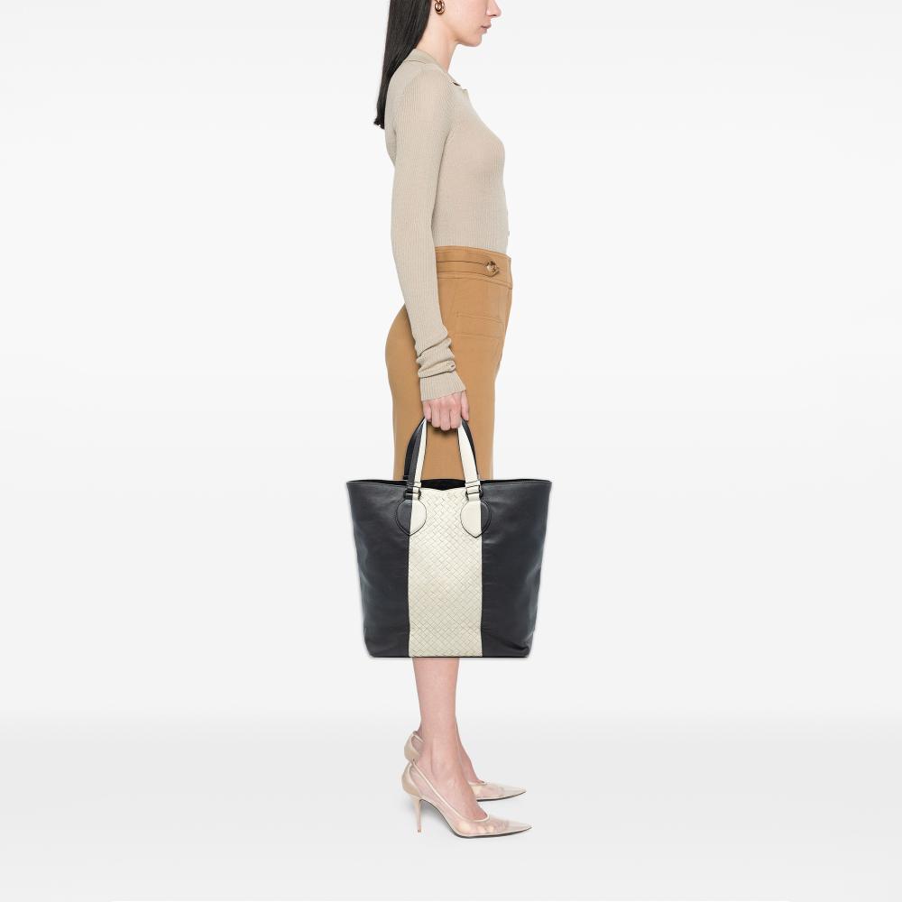 Bottega Veneta AB Bottega Veneta Black Nappa Leather Leather Bicolor Nappa Intrecciato Convertible Tote Italy