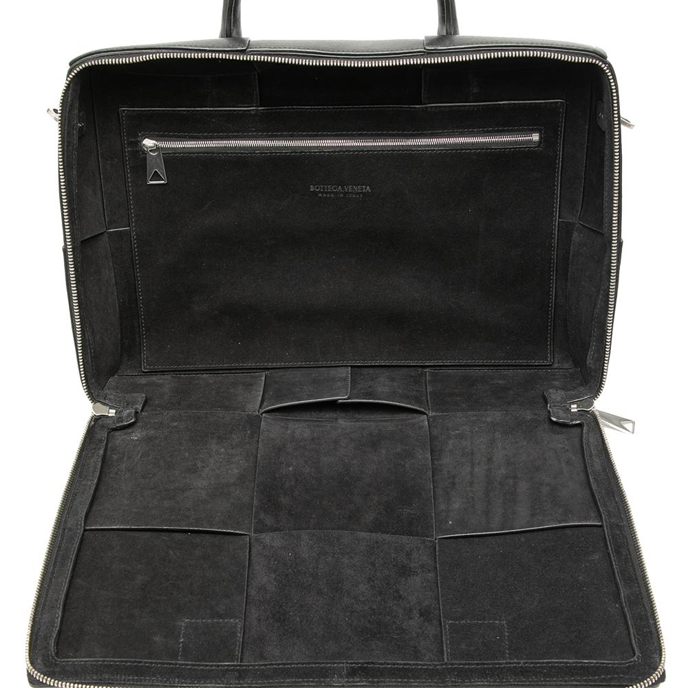 Bottega Veneta AB Bottega Veneta Black Calf Leather skin Maxi Intrecciato Arco Briefcase Italy