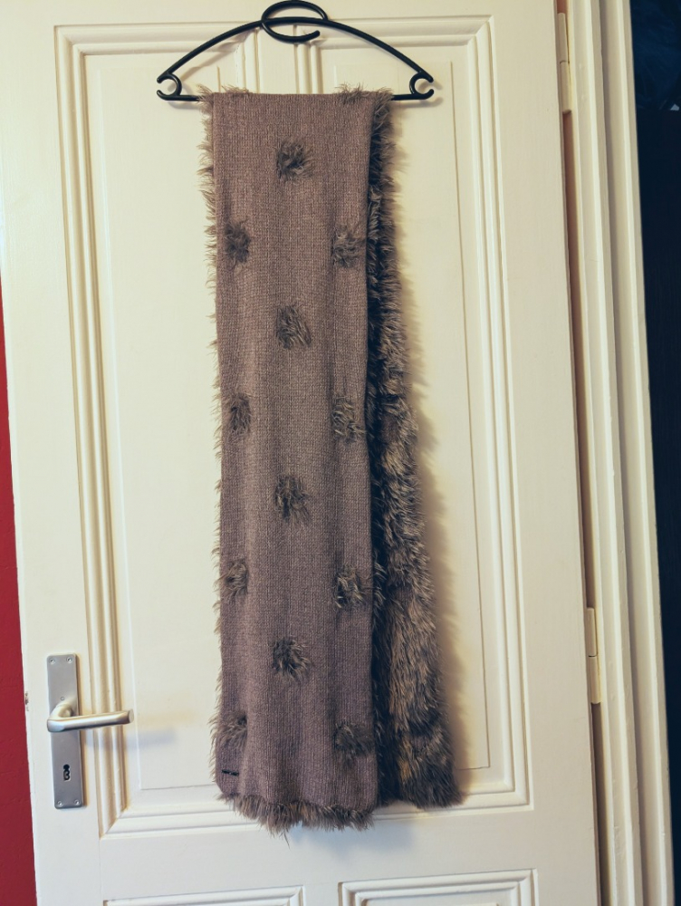 Liu Jo Longue écharpe laine et fourrure douce et légère