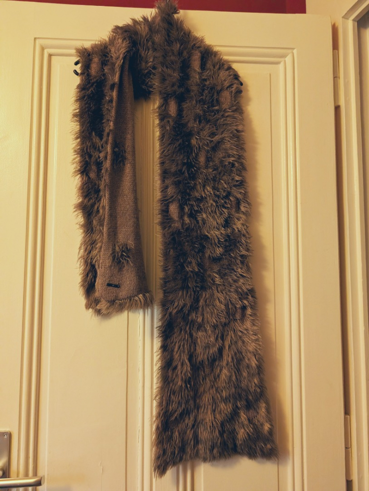 Liu Jo Longue écharpe laine et fourrure douce et légère