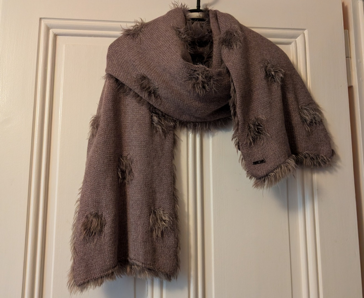 Liu Jo Longue écharpe laine et fourrure douce et légère