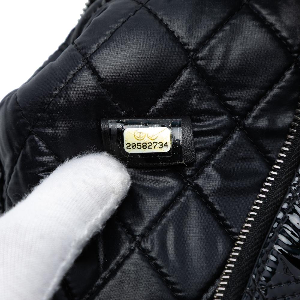 Chanel AB Chanel Black Patent Leather Leather Medium Quilted Patent Double Stitch O Case Clutch Italy