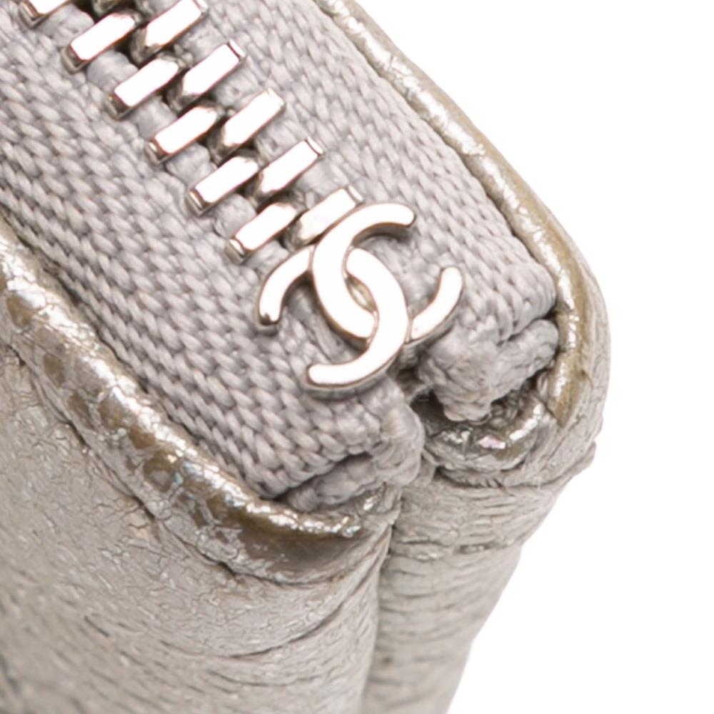 Chanel B Chanel Silver Caviar Leather Leather Medium Quilted Metallic Caviar O Case Clutch Italy