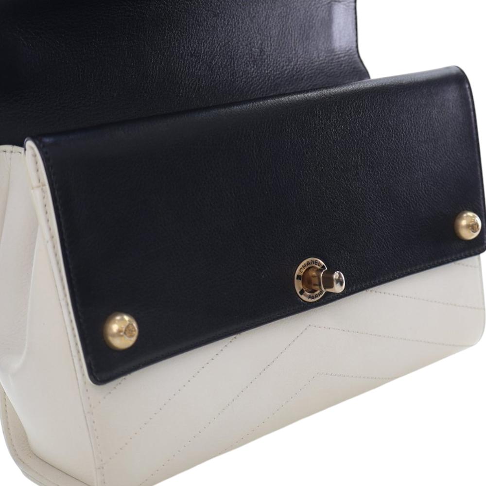 Chanel AB Chanel White Calf Leather Medium Chevron skin Casual Trip Flap Italy