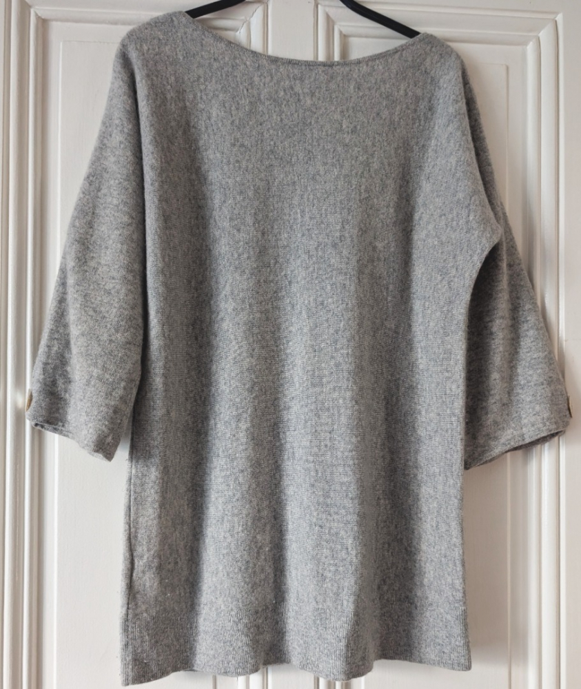 Club Monaco 100% cashmere sweater with original M sleeves