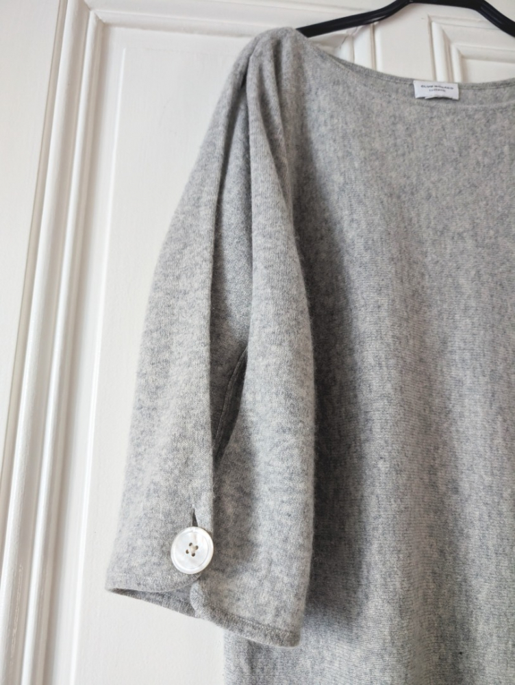 Club Monaco 100% cashmere sweater with original M sleeves