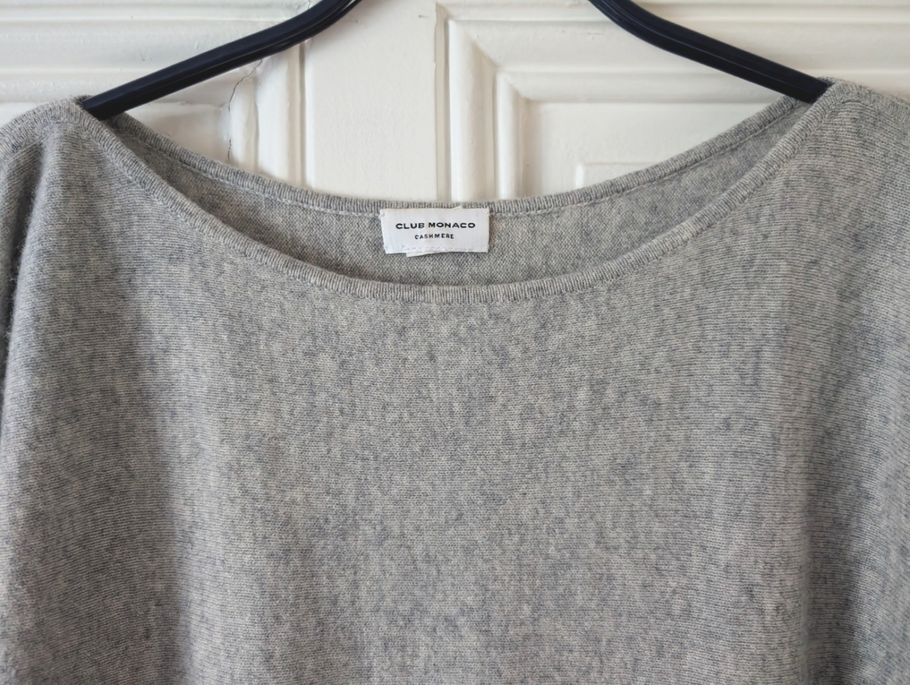 Club Monaco 100% cashmere sweater with original M sleeves